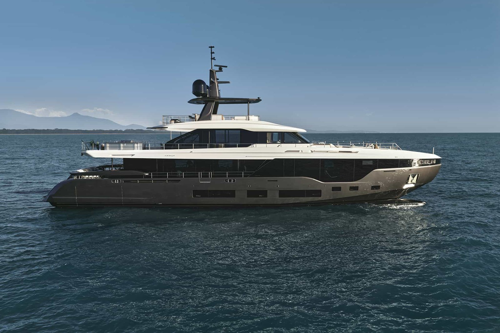 Example 30–40 m Motor Yacht in Côte d'Azur & French Riviera